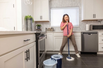 4 Dazzling Design Features of the New Casabella Clean Water Spin Mop