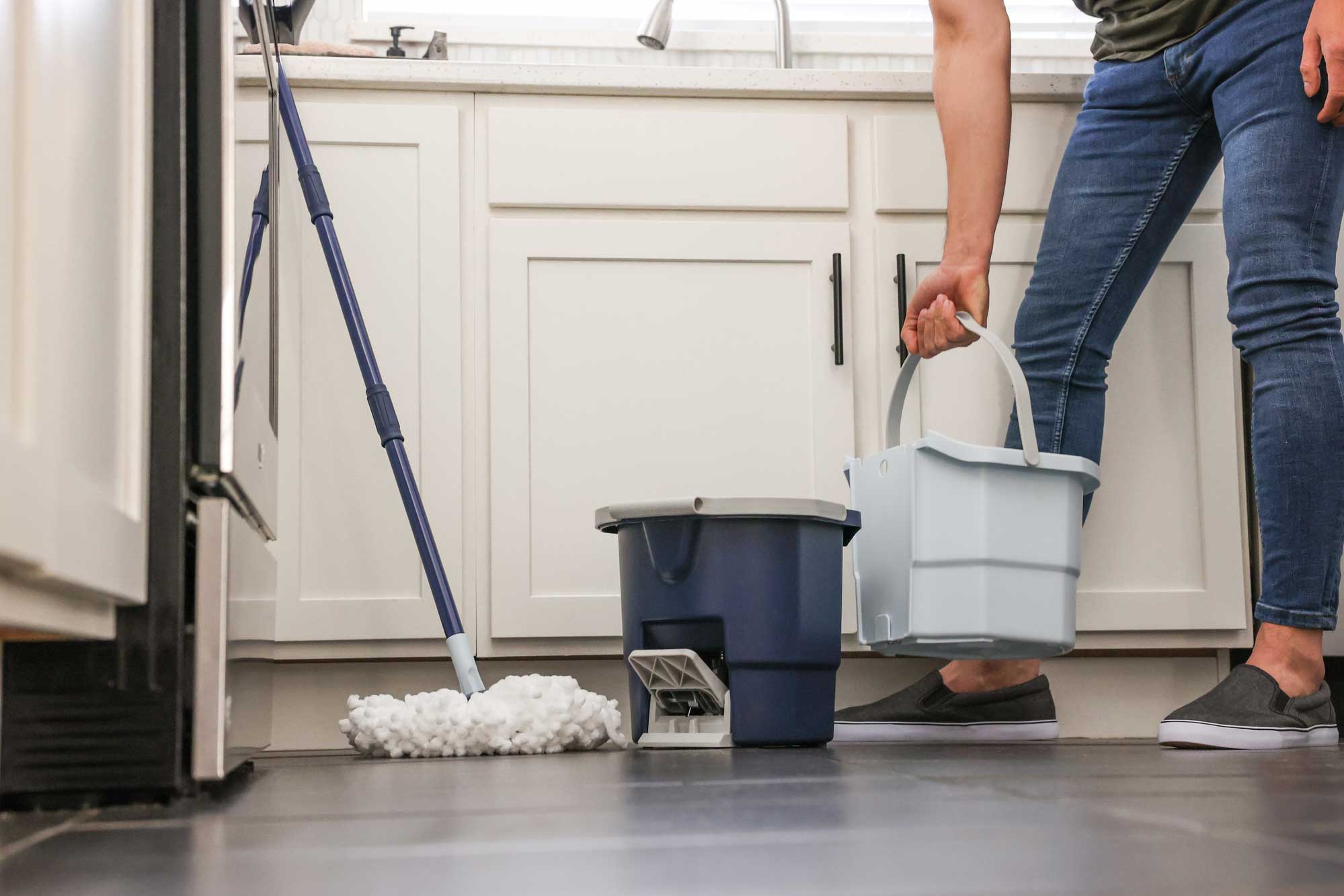 https://www.casabella.com/media/magefan_blog/Why-a-Spin-Mop-is-the-Perfect-Addition-to-Your-Cleaning-Toolkit2.jpg